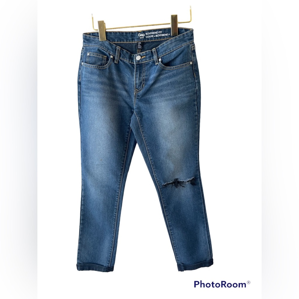 Gap Jeans Boyfriend fit coupe blue Jeans.  Size 2/26